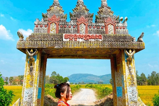 Về An Giang check-in Cổng trời chùa Tual Prasat