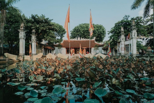 Hành trình trở về chùa Bút Tháp cầu may, xin tài lộc!