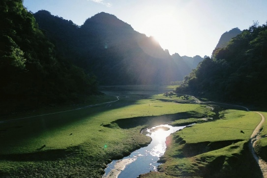 Mặt sau núi Mắt Thần 