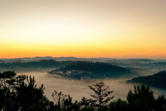 Đà Lạt lấp lánh trong những vần thơ