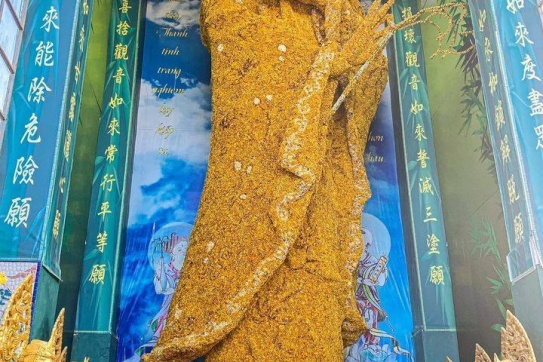 Tượng Bồ Tát Quan Thế Âm bằng hoa bất tử lập kỷ lục thế giới