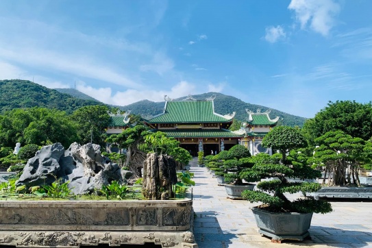 Ghé thăm chùa Linh Ứng linh thiêng của chốn Đà Thành