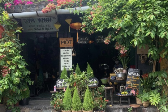 Tầm này đi Hội An chụp áo dài Tết thì bao đẹp luôn