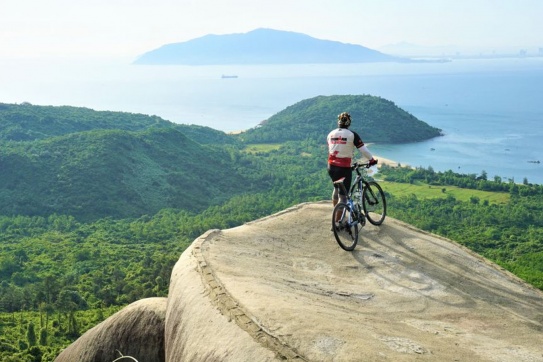Hòn Cụ Rùa (Đà Nẵng) | Tan chảy với view lưng chừng núi cực “chill”
