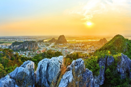 Oanh tạc 5 ngọn núi tại Ngũ Hành Sơn (Đà Nẵng)