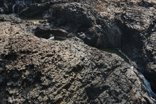 Bãi đá cổ triệu năm tuổi ở Gia Lai 