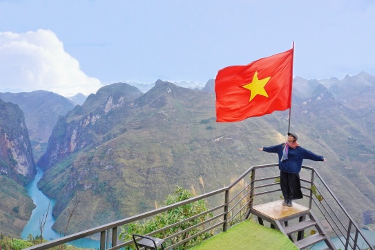 1 năm chỉ đi du lịch đúng 1 lần và 1 lần là 11 tháng ở Hà Giang
