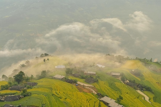 Và ta đi đi vượt hết núi đồi…