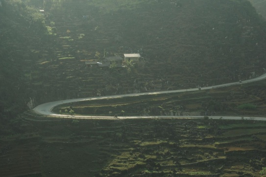 Nếu đến Hà Giang mà không check in nhà của Pao, dinh vua Mèo, hay núi đôi Quản Bạ thì đi đâu?