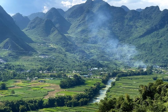 Suôi Thầu lúc này đang đẹp như mơ…