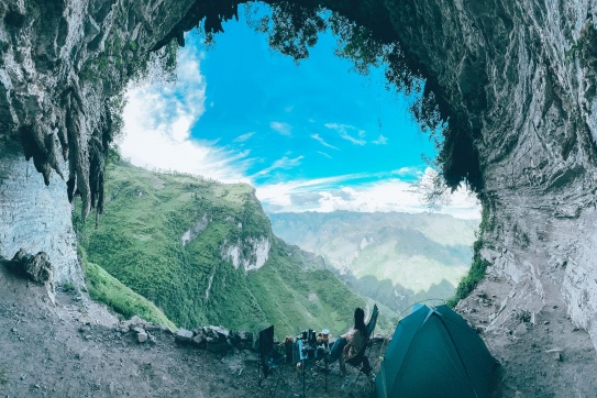 Vách đá trắng Hà Giang