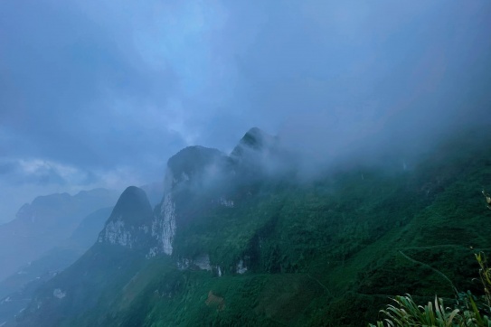 Vách đá trắng Hà Giang