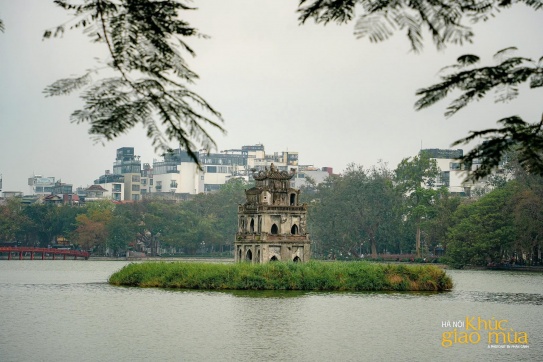 Hà Nôi những ngày tháng Tư giao mùa tiết trời như mùa thu