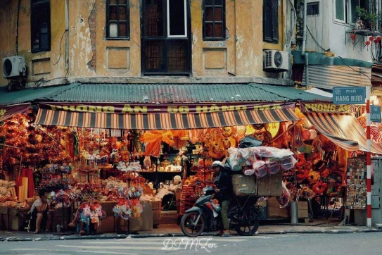 Thoáng chốc cái đã qua cái tuổi được nhận quà trung thu rồi