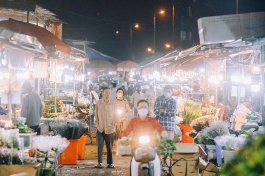 CÓ MỘT HÀ NỘI THẬT KHÁC KHI MÀN ĐÊM BUÔNG XUỐNG