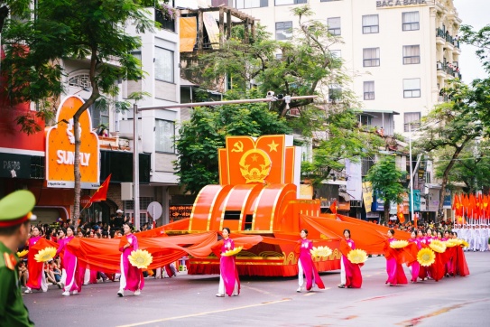 Ngày Hải Phòng rực rỡ sắc cờ hoa