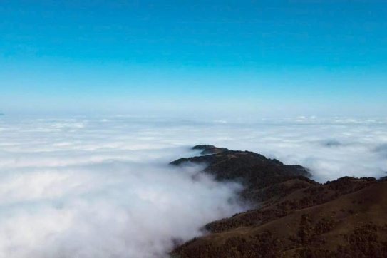 Khắp nơi săn mây, nhà mình cũng săn mây