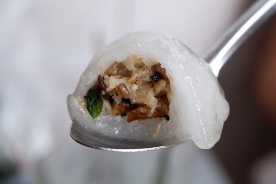 Chè bột lọc heo quay - Đặc sản “trong ngọt có mặn” xứ Huế