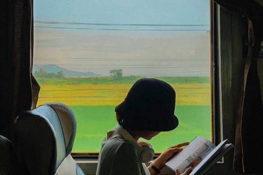 Những khung cảnh bình yên trên chuyến tàu Đà Nẵng - Huế.