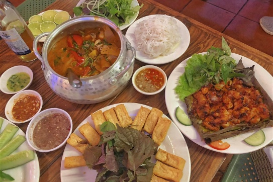Food Tour Huế bổ - rẻ - ngon quên lối về!