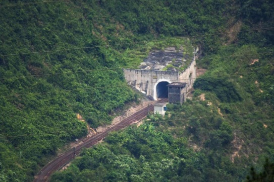 Ga Hải Vân yên bình giữa núi non hùng vĩ