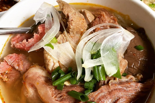 List các món ăn mà đến Huế nhất định phải thử nè!