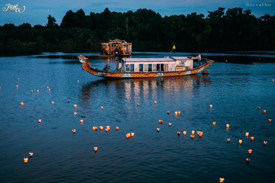 Hay là mình về Huế nghe anh?