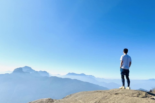 Núi Lảo Thẩn một ngày quang mây