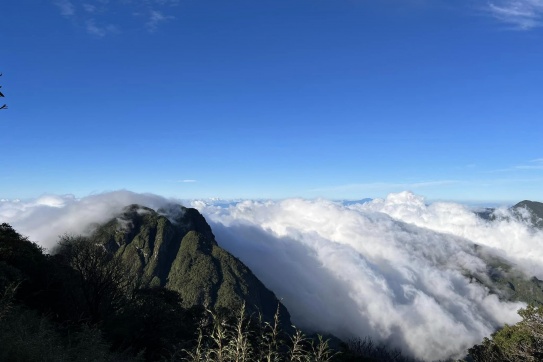 Nhìu Cồ San là một ngọn núi cao thứ 9 tại Việt Nam 