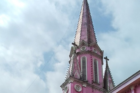 “Lâu đài” màu hồng ở Nghệ An