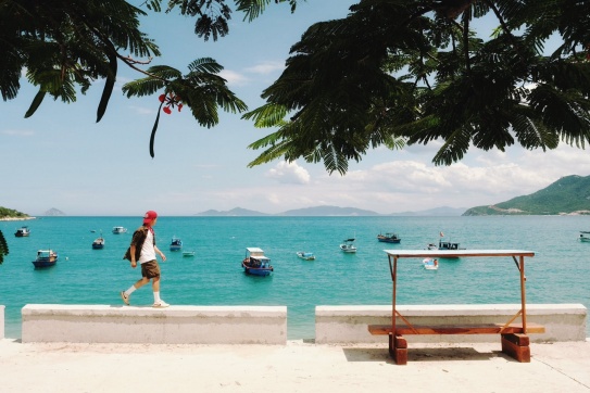 “NINH VÂN- NGÔI LÀNG CHÀI LẶNG LẼ ĐỨNG BÊN LỀ CUỘC VUI”