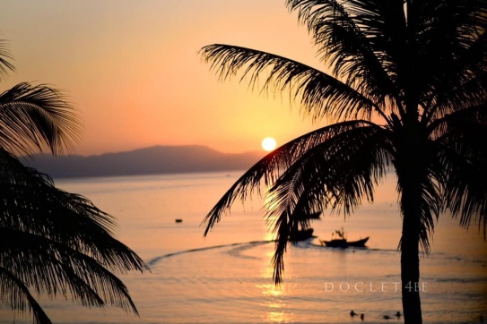 Núi Phật Nằm bình yên trong Vịnh Vân Phong