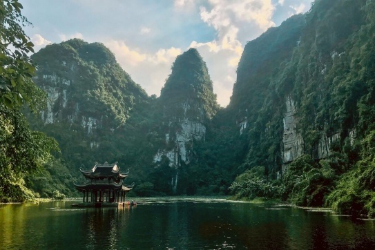 Tràng An - Bái Đính Vinh Dự Là Nơi Tổ Chức Lễ Kỷ Niệm 50 Năm Công Ước UNESCO 