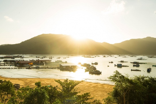 Một ngày nắng đẹp vào lúc 6h30 tại Vũng Rô, Phú Yên