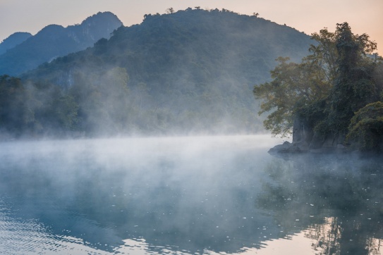 Phong Nha một ngày khói mờ toả