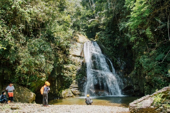 Động Châu - Khe Nước Trong | Đẹp mê li tựa phim điện ảnh tại Quảng Bình