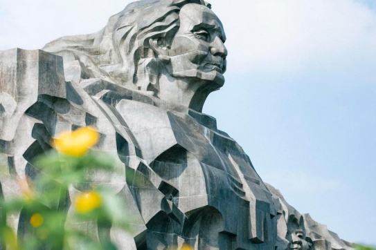 Tượng đài Mẹ Thứ • Niềm tự hào của người con xứ Quảng