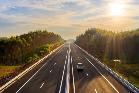 Cao tốc Vân Đồn - Móng Cái vượt biển đẹp nhất Việt Nam 