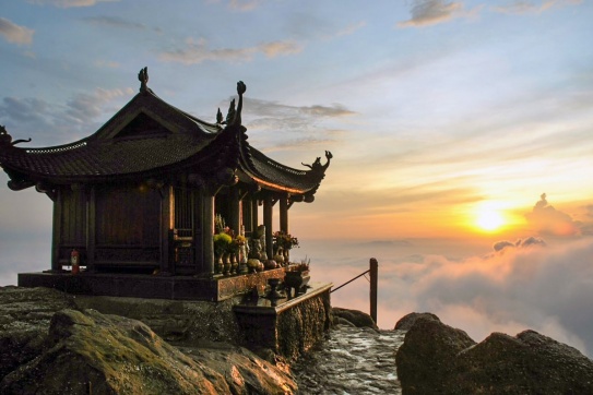 Vãn cảnh chùa Đồng (Quảng Ninh) trên đỉnh non thiêng