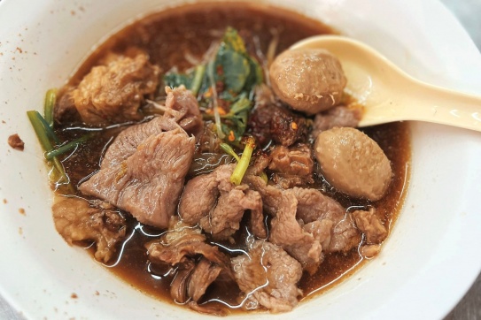 Mì bò Wattana Panich | Độc-lạ-Thái-Lan với nước dùng hầm gần 50 năm 