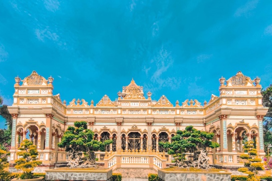 Những pho tượng “siêu to khổng lồ” tại Chùa Vĩnh Tràng - Tiền Giang