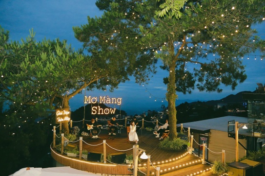 Nắng nóng bay màu, mình lên Tam Đảo chill với show nhạc “trên mây” 