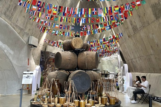 Lần đầu con bé được đến Tây Nguyên 