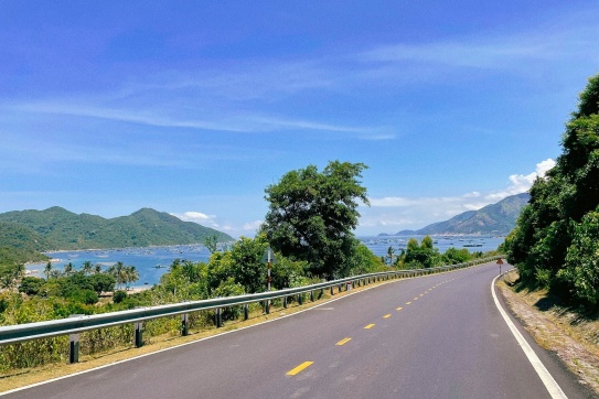 Hành trình 28 ngày xuyên Việt của cô gái trẻ