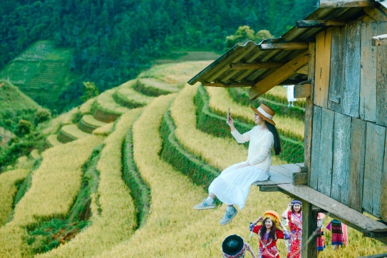 HÀNH TRÌNH ĐI CÙNG MÂY