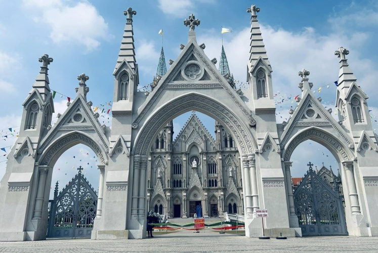 Nhà thờ Giáo xứ Song Vĩnh đẹp tựa lâu đài tại Vũng Tàu