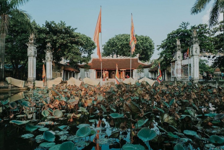 Hành trình trở về chùa Bút Tháp cầu may, xin tài lộc!