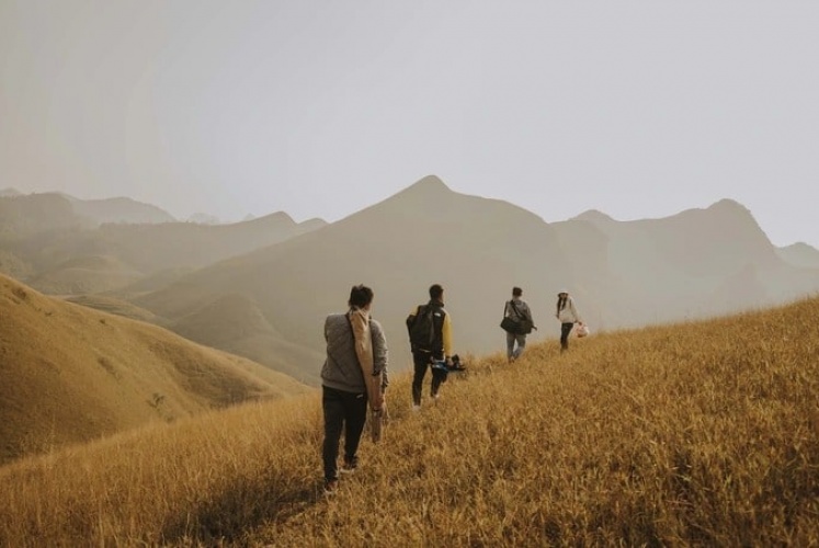 Check-in tọa độ “sống ảo” mới nổi | Đồi cỏ cháy đẹp như phim ở Cao Bằng