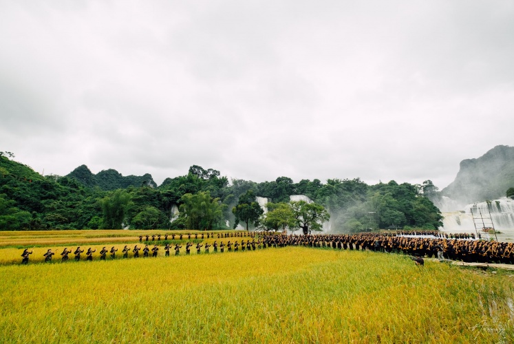 Kỷ lục Guiness Việt Nam - 1000 nghệ nhân hát then đàn tính tại Thác Bản Giốc