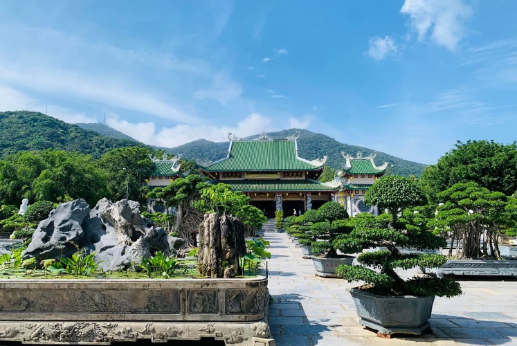 Ghé thăm chùa Linh Ứng linh thiêng của chốn Đà Thành